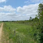 Apt17 - Quiet Countryside - Only Minutes From Апартаменты *
